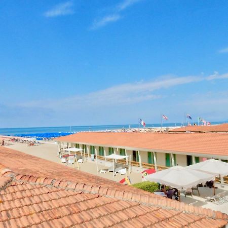 Апартаменты Attico Al Mare Виареджо Экстерьер фото