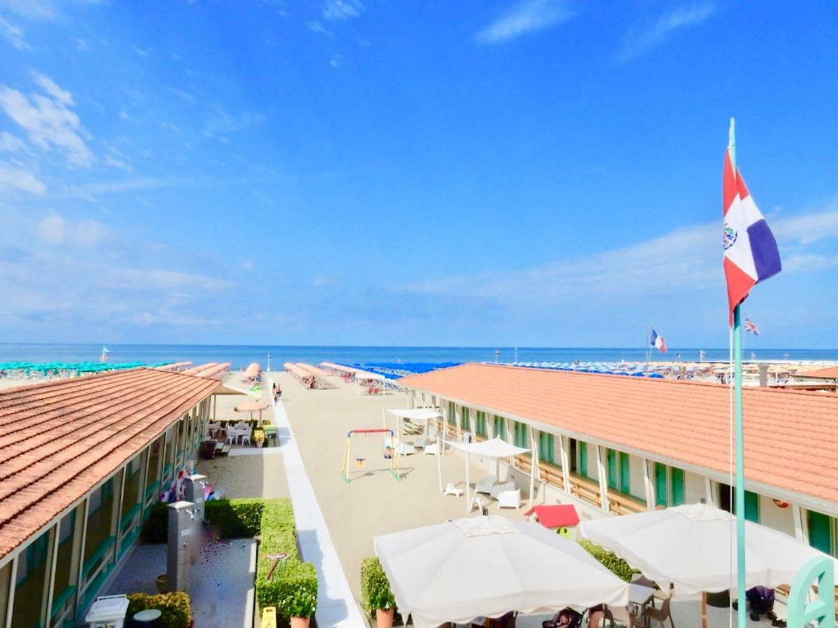 Апартаменты Attico Al Mare Виареджо Экстерьер фото