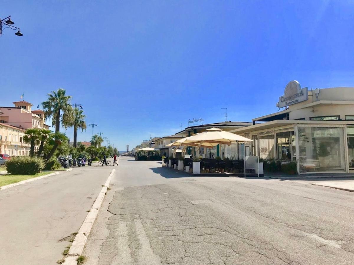 Апартаменты Attico Al Mare Виареджо Экстерьер фото